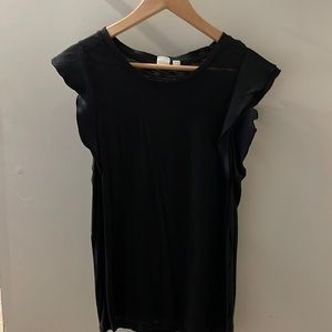 GAP Black t shirt with ruffles